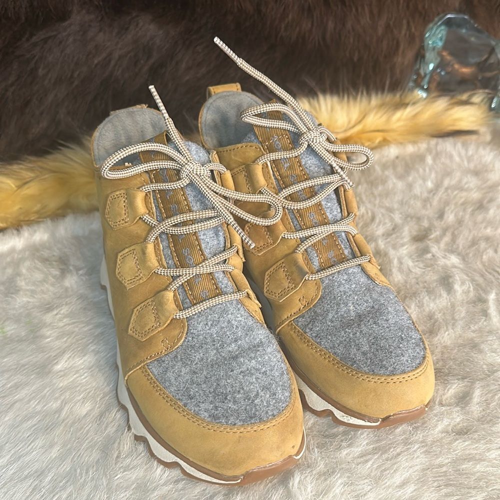 Sorel booties 7 (7001A)